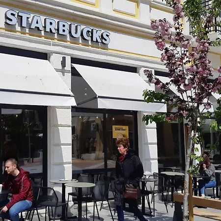 2-level Big Space Near Beach, Bars, Walking Street Lägenhet Varna